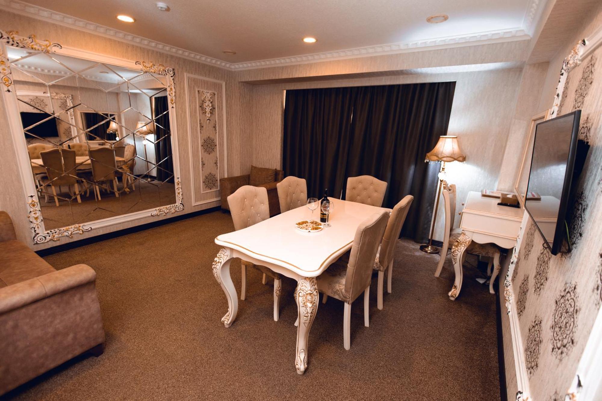 Baku Hotel 占贾 外观 照片