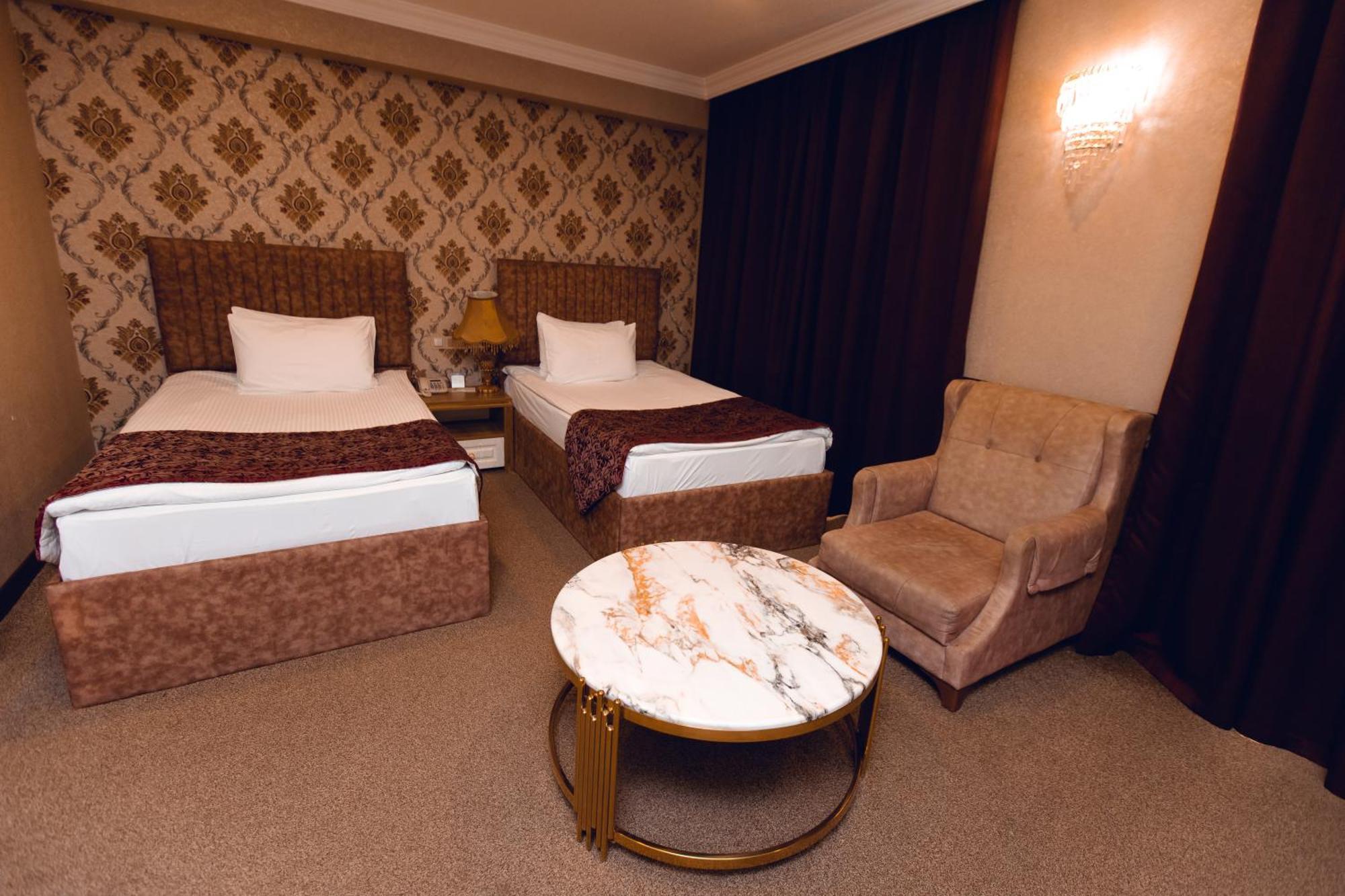 Baku Hotel 占贾 外观 照片
