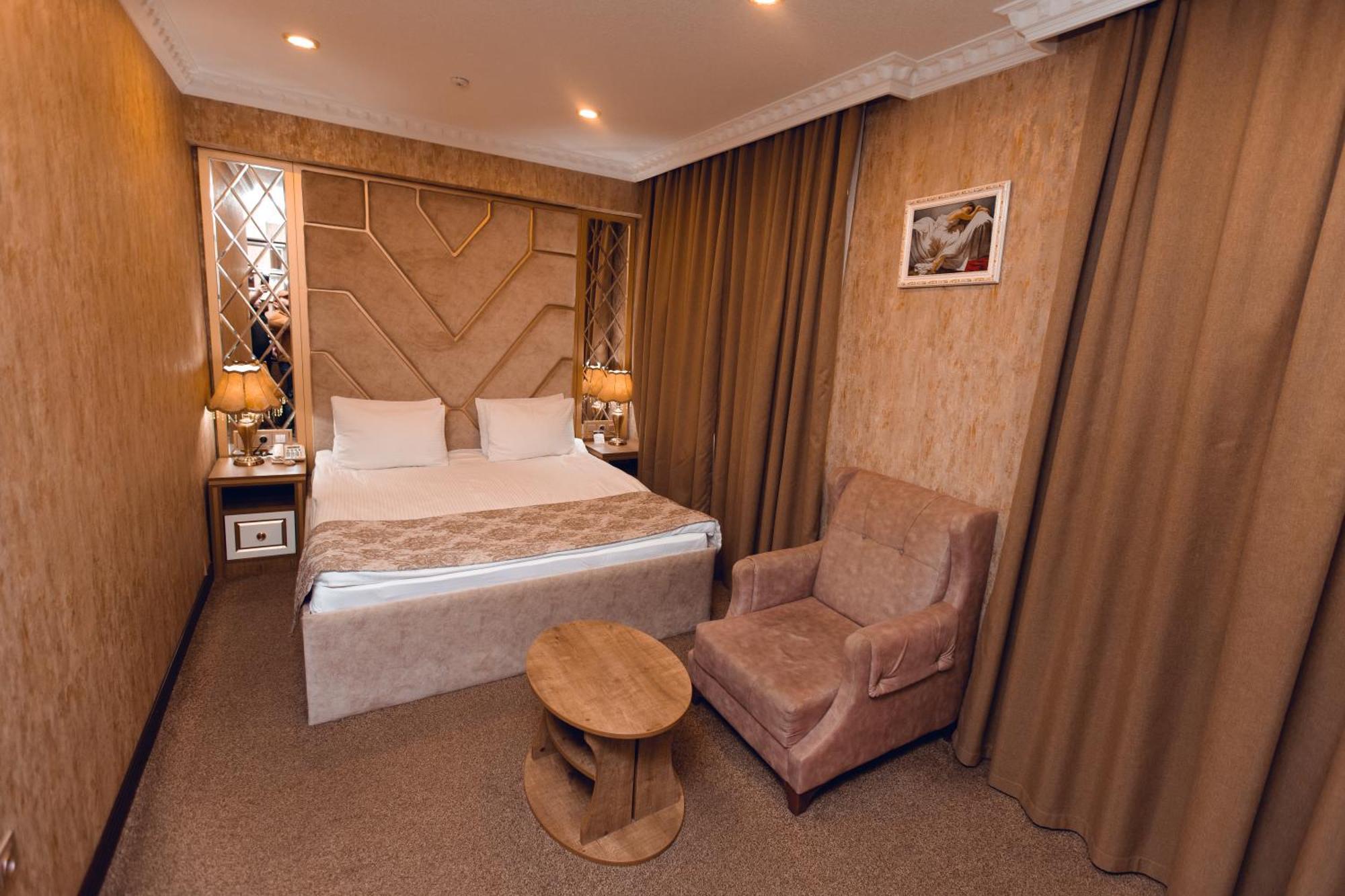 Baku Hotel 占贾 外观 照片