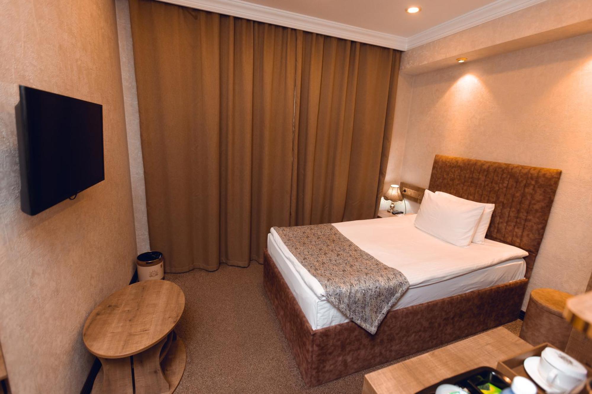 Baku Hotel 占贾 外观 照片